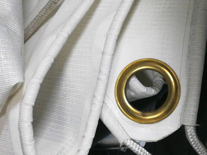 Pose et installation d'une voile d'ombrage sur mesure à Uzès à côté d'Anduze