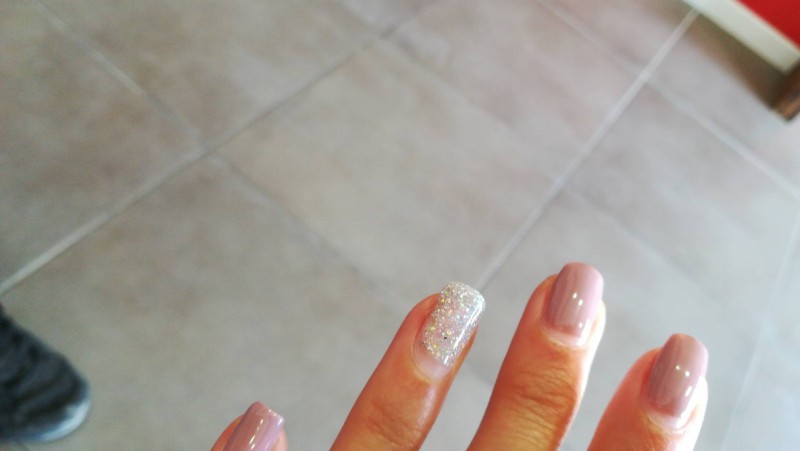 Nouvelle pose d'ongle en gel semis permanent pour l'été à Istres