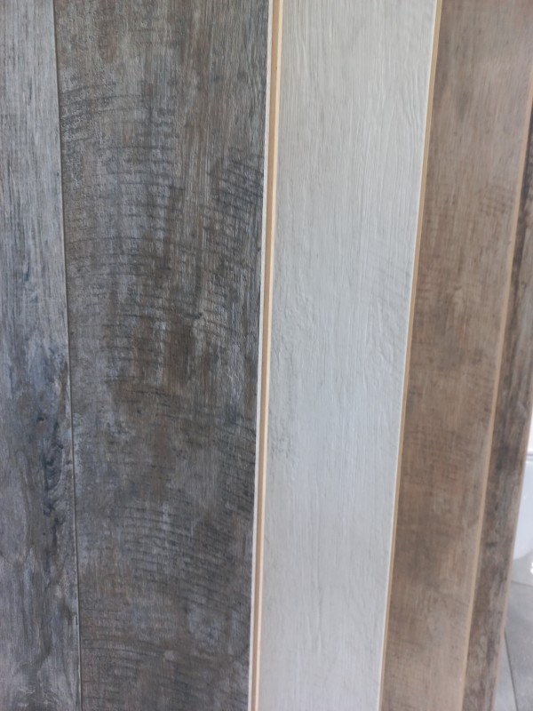 magasin de carrelage proposant du carrelage imitation bois et parquet à Anduze à côté de Nîmes