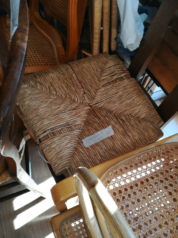 Rénovation restauration de chaise cannage rempaillage sur Arles à côté d'Uzès