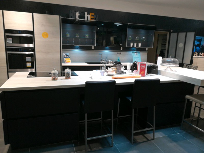 Installation pose de cuisine sur mesure moderne sur Nîmes à côté d'Alès