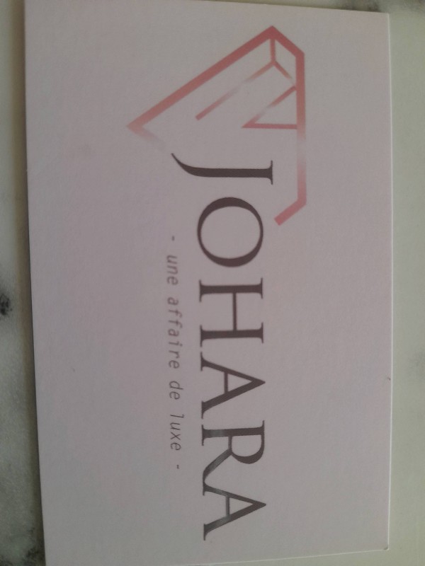 Robe avec foulard sur Montpellier dans l'Hérault.