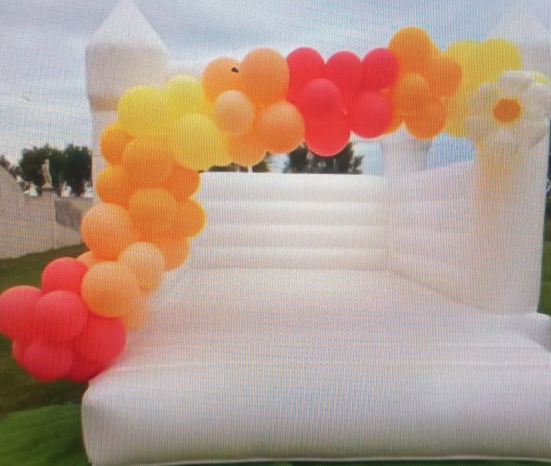 entreprise evennementiel pour la location de Châteaux et structures gonflables sur Avignon proche de Saint-Rémy-de-Provence