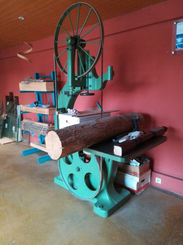 Pose et fabrication d'escalier pour magasin et bureau professionnel à Nice dans le 06