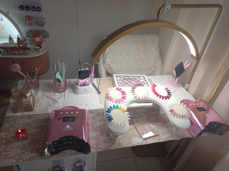 Où réaliser une superbe manucure en gel ou capsule pour les fêtes de Noël sur Lunel proche de Baillargues