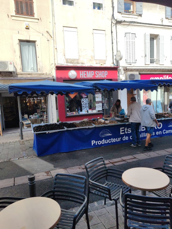 traiteur pour livraison de repas lors d'un spectacle comique avec Nawel madani à l'usine d'Istres