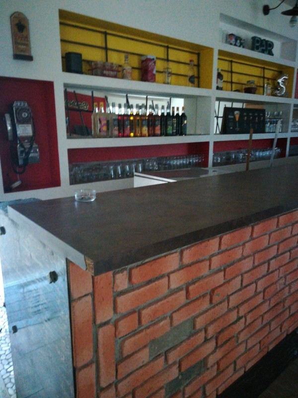 Où organiser un repas de groupe sur ledenon à côté de Nîmes ?