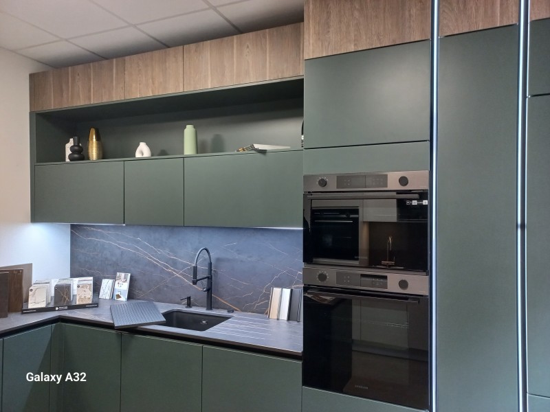 Pose et installation d'une cuisine équipée moderne sans poignée sur Lunel à côté de Castries.