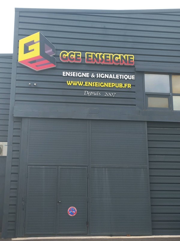 Qui appeler pour créer une enseigne lumineuse pour mon magasin à Sète proche de Montpellier dans l'Hérault ?