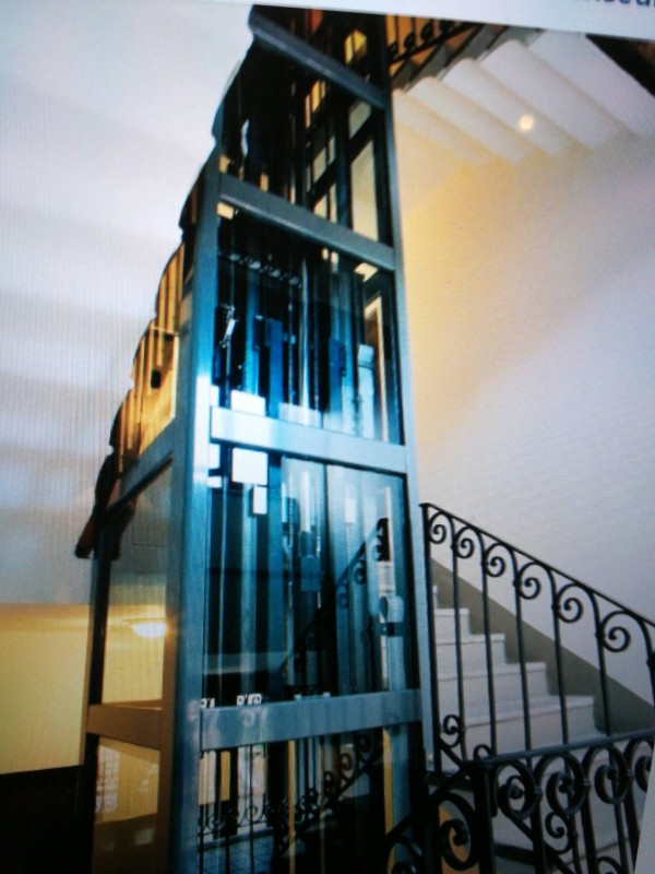 Installation et pose d'un ascenseur privatif pour deux étages dans villa particulière à Grenoble dans l'Isère