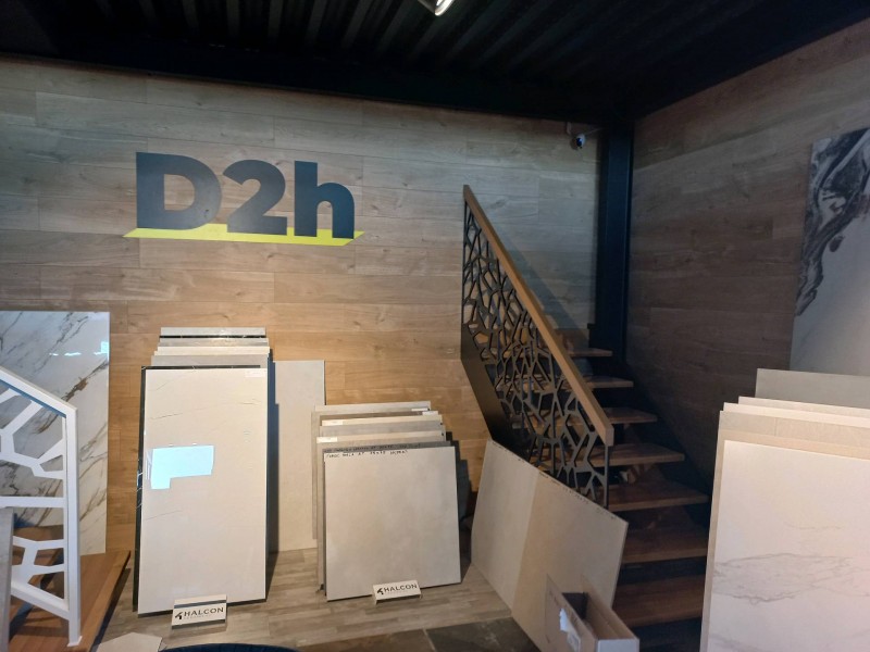 installation et fabrication d' un escalier en bois métal moderne avec limon central sur Nîmes à côté d'Alès