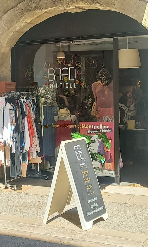 magasin de prêt-à-porter pour femme modèle unique d'occasion Montpellier centre-ville