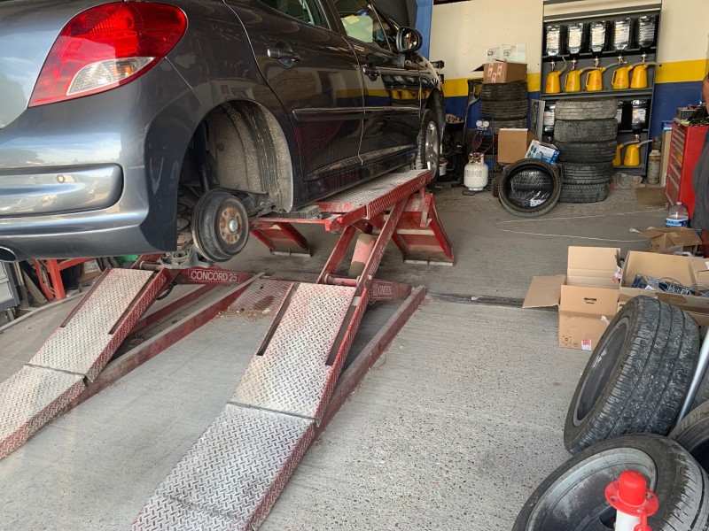 Où trouver un garagiste qui change les pneus de tracteur à Orange dans le Vaucluse