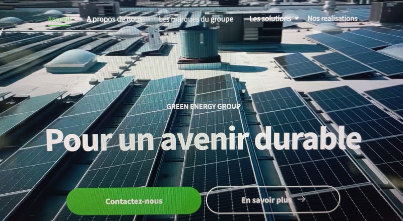  pose et installation d'un projet d'ombrière photolvotaique  sur parking de bâtiment industriel en Île-de-France.