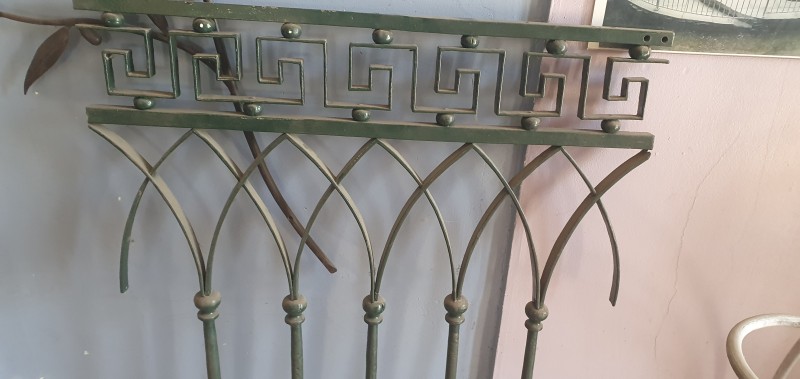 Grille d'entrée en fer forgé par un artisan ferronnier à Montpellier dans l'Hérault