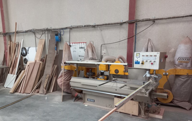 rénovation d'anciennes fenêtre en bois par des fenêtres sur mesure sur Lunel à côté de Nîmes