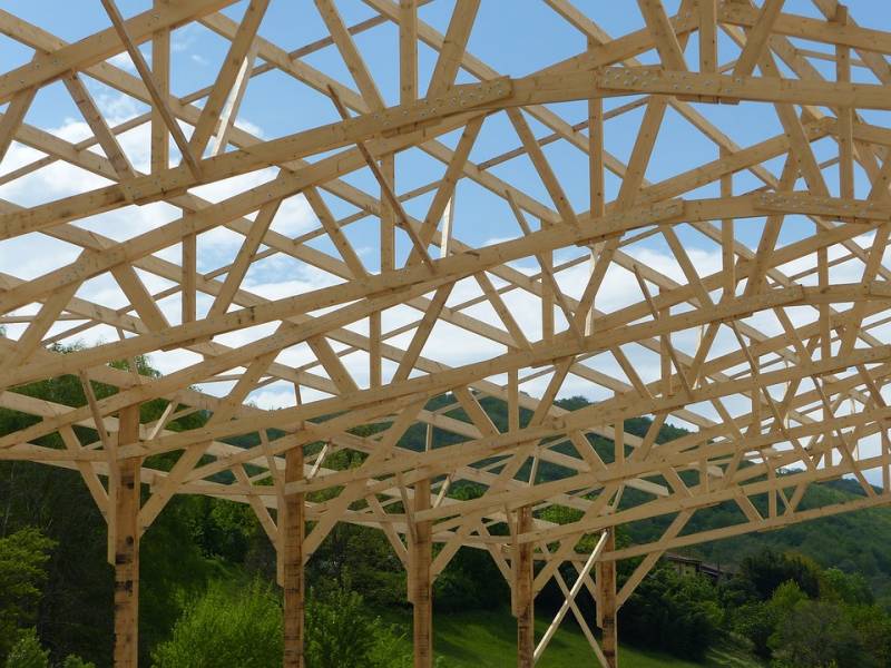 Pose de charpente en bois pour chalet en Haute Savoie - Arve Charpente