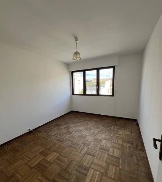 Où trouver un artisan peintre pour la rénovation et la peinture entière d'une villa sur Allauch dans les bouches du Rhône