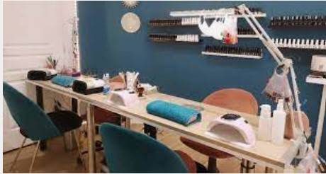 Manucure et pose de vernis semi permanent sur les mains et les pieds à Vidauban