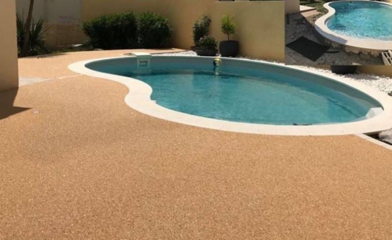 Aménagement au sol autour de la piscine à Salon de Provence