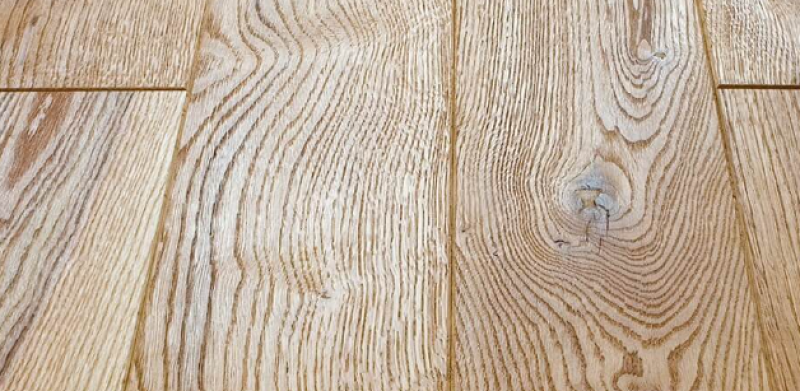 vente et pose de parquet en chêne massif claire à Arles à côté de Saint-Gilles