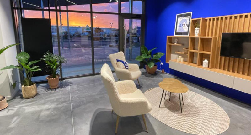 Pose et installation d'un dressing sur mesure dans une suite parentale dans une villa à Biscarrosse à côté du bassin d'Arcachon