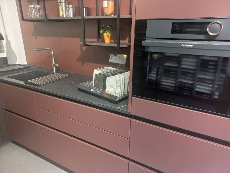 Magasin de cuisine pour installation et pose d'une cuisine contemporaine îlot central sur Uzès à côté d'ALès