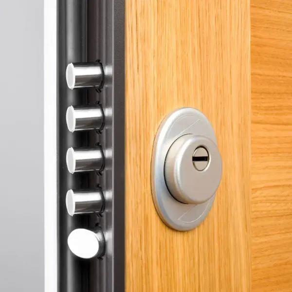 Urgence serrurier pour une pose de porte blindée Bricard à Marseille 11ème