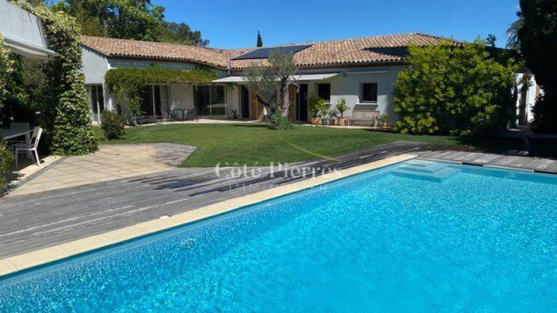 Cherche villa exceptionnelle avec grand terrain et piscine sur Nîmes ou environs