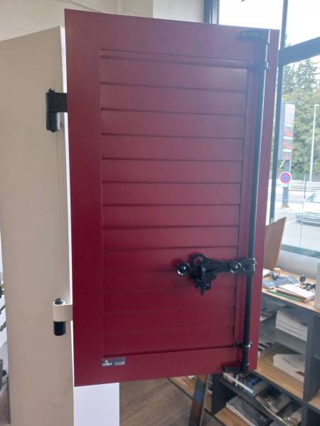 Installation et d'un volet battant dans une villa de Saint-Ambroix à côté de Ruoms